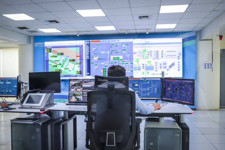 The Art of Database Management: Balancing Control and Flexibility